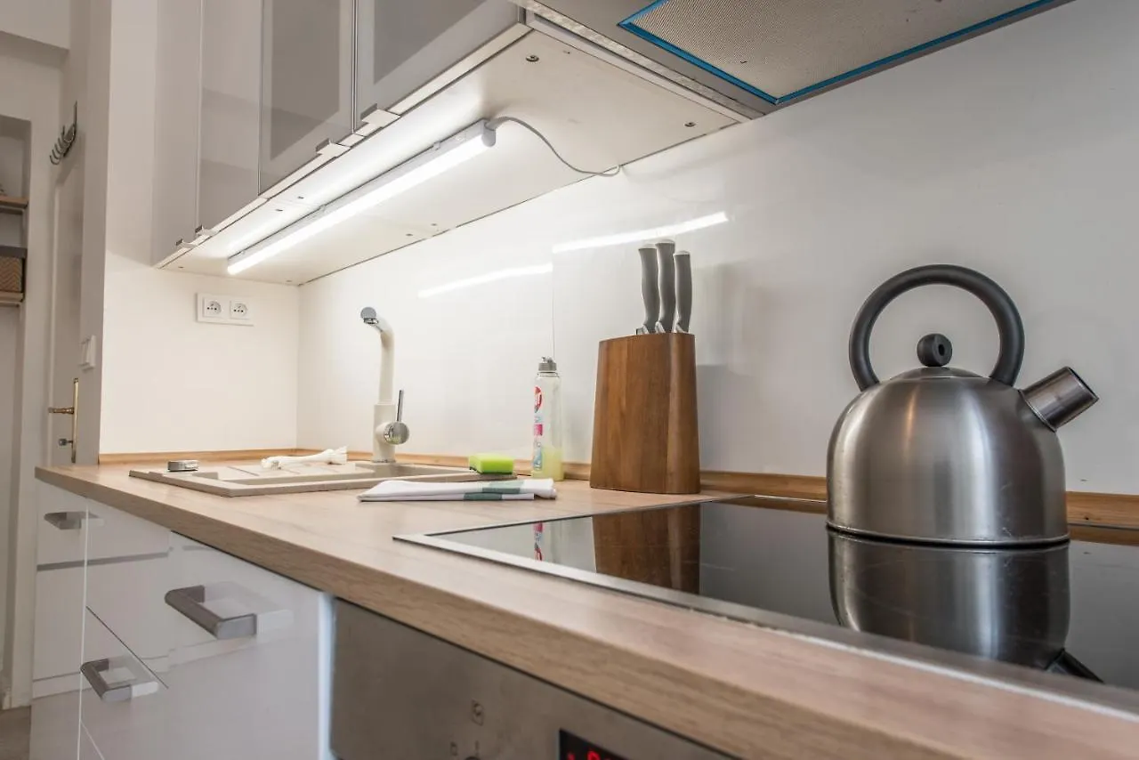 Quiet Apartment In The City Center With Own Terrace Prag