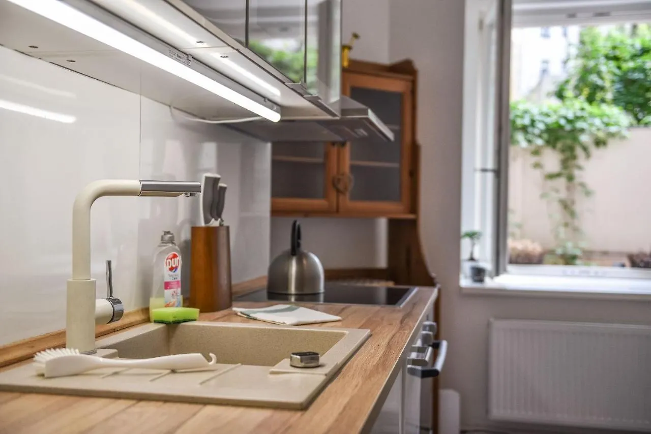 Quiet Apartment In The City Center With Own Terrace Prag